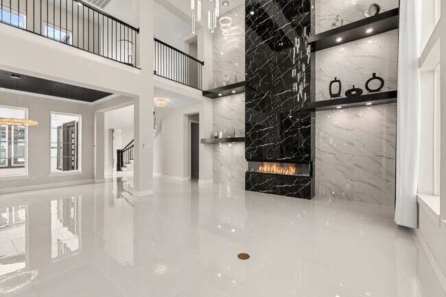 Building Photo - 10014 Oakwood Trl