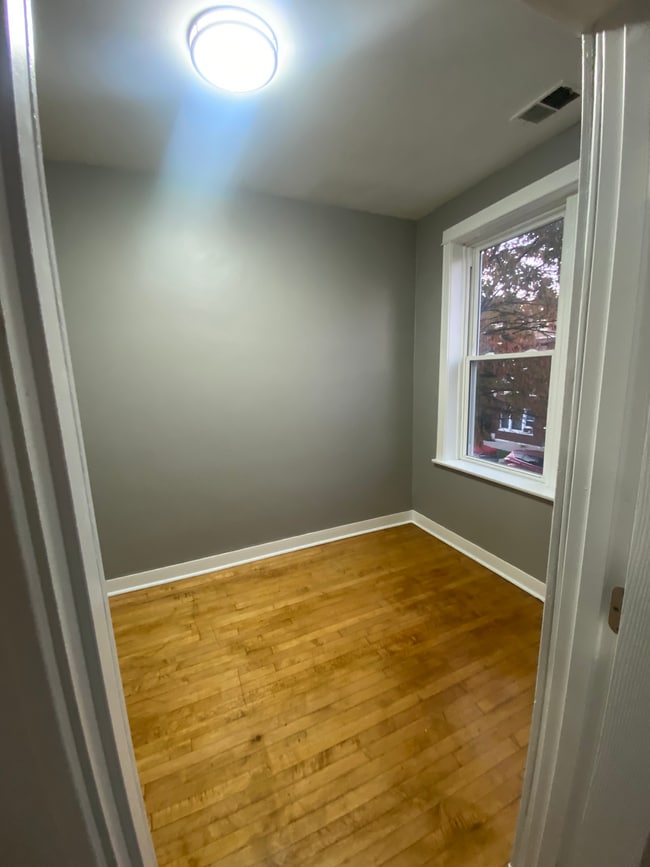 Building Photo - 3001 W 41st St