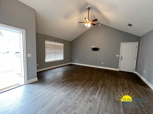 Building Photo - Lovely 3 bedroom home in Crestview!