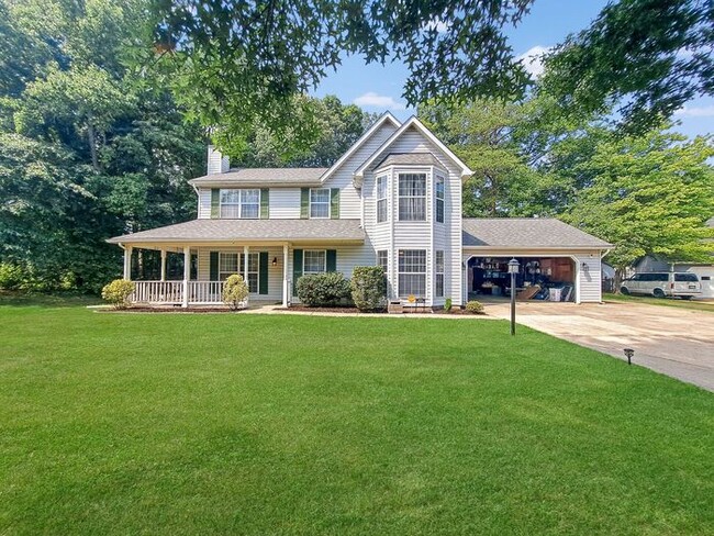 Building Photo - Beautiful Victorian Style 2-Level Home in ...