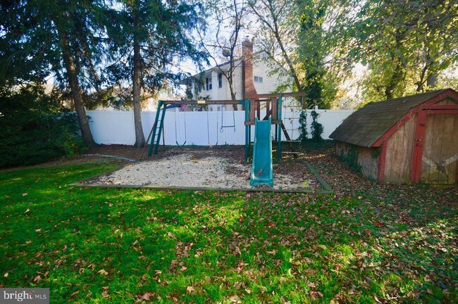 Building Photo - 256 Holly Ave