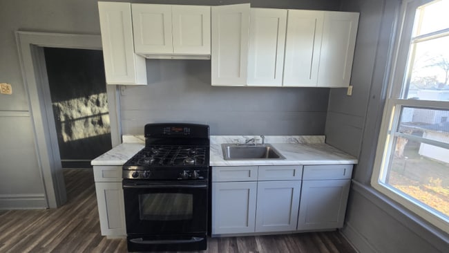 Building Photo - 27-29-29 Schofield St