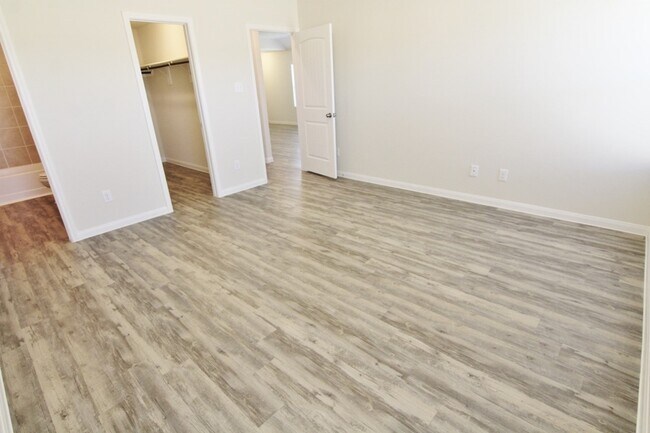 Foto del edificio - 13206 Withee Path Ln