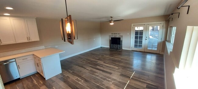 Building Photo - 603 Sunset Dr