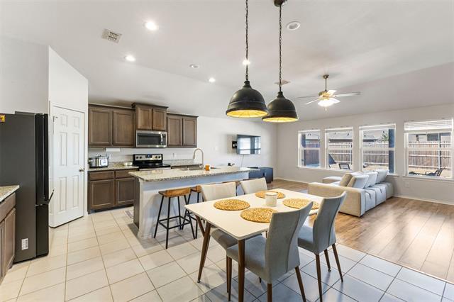 Building Photo - 9109 Gln Mls Trl