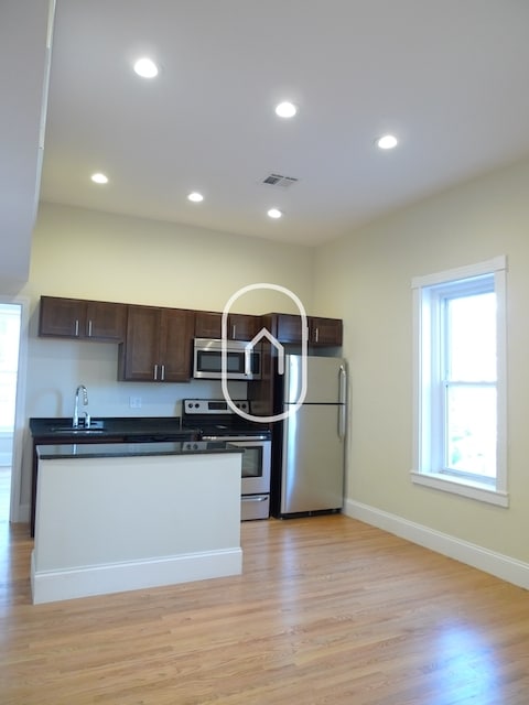 Building Photo - 36 Delle Ave
