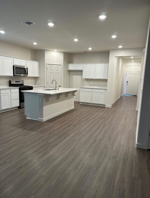 Building Photo - 1913 E Evening Glow Ave