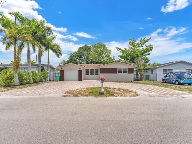 Foto del edificio - 6525 SW 18th St