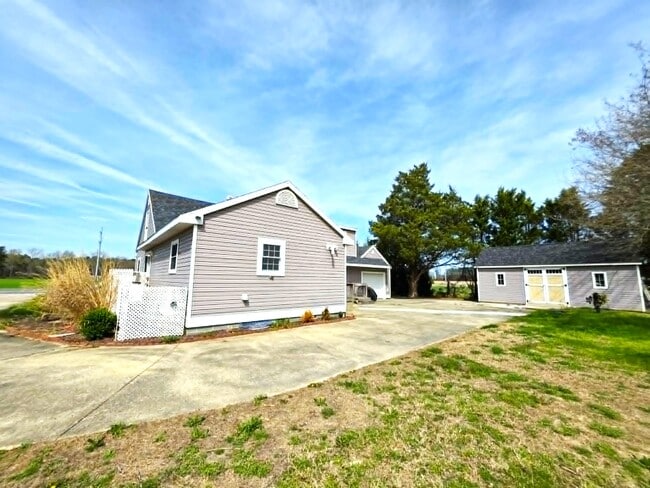 Building Photo - 25711 Delmar Rd