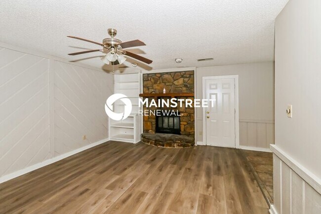 Building Photo - 3 Bedroom Pet-Friendly Home in Memphis, TN with Main Street Renewal