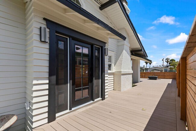 Building Photo - incredible home 3 bedroom, loft