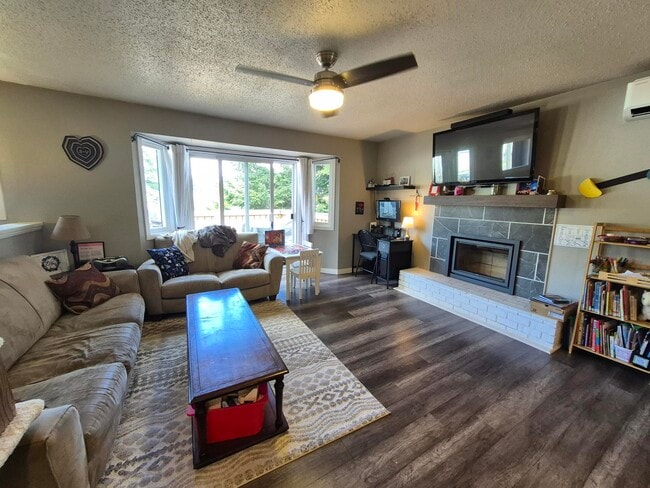 Photo du bâtiment - 617 Hoylake Ave