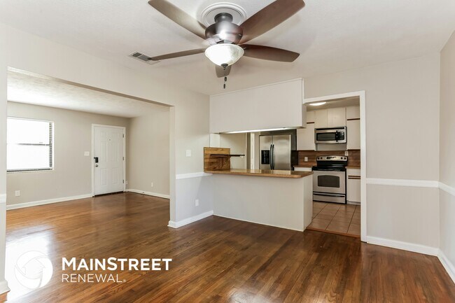 Foto del edificio - 6215 Pine Cove Ln