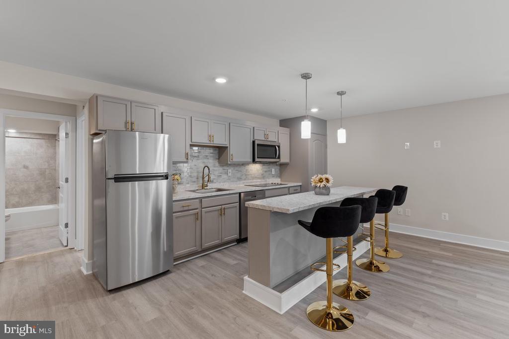 Foto principal - 5684 Lewis Carroll Dr
