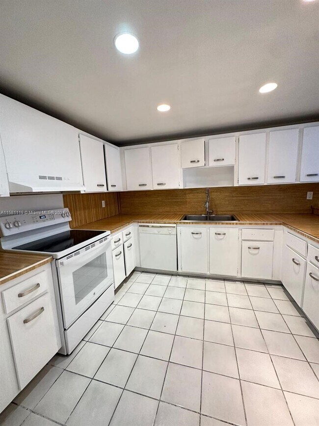 Building Photo - 7010 NW 186th St