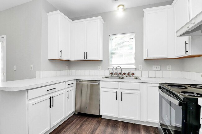 Building Photo - 3731 Bullard St