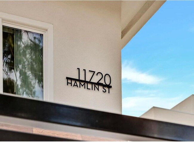 Foto del edificio - 11720 Hamlin St