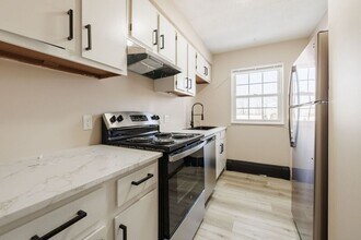 Building Photo - 35 Oakmount Ave