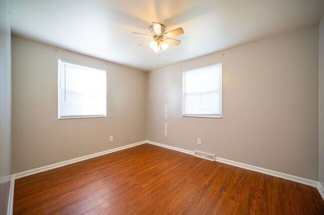 Foto del edificio - 472 Elsmere St