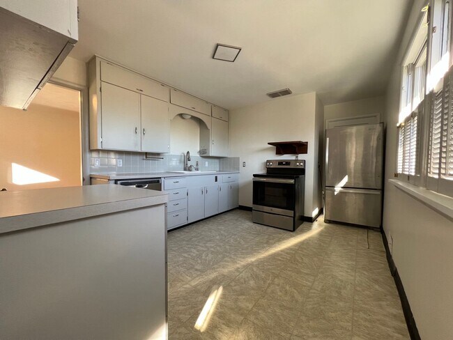 Foto del edificio - AMAZING 3 Bed 2 Bath Home In Newlands Neig...