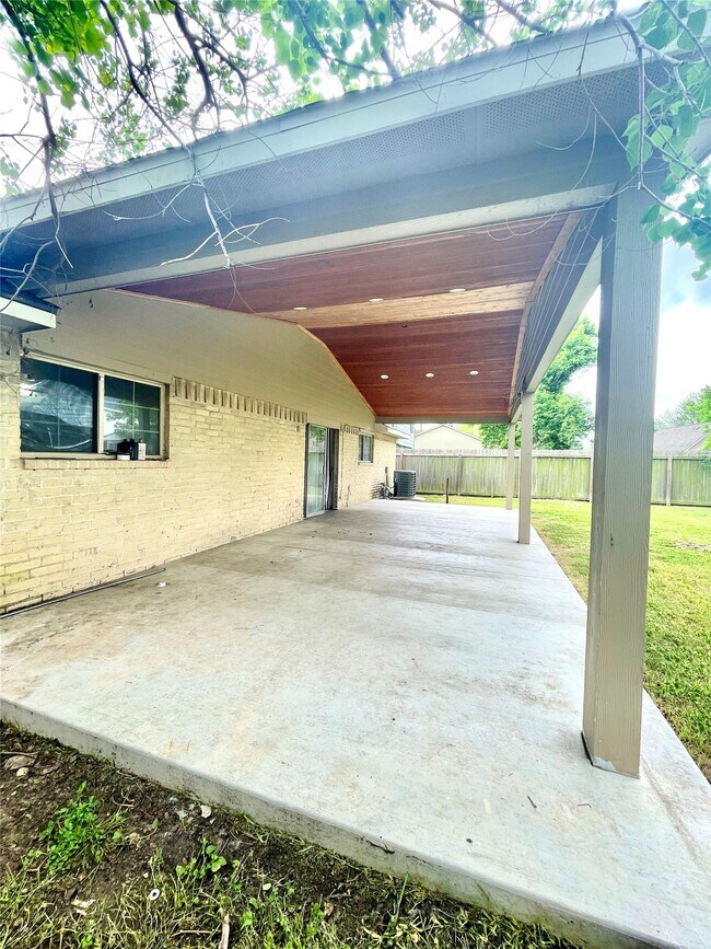 Foto del edificio - 12227 Kingslake Forest Dr
