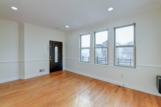 Building Photo - 572 Liberty Ave