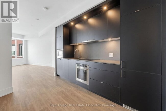 Building Photo - 259 The Kingsway