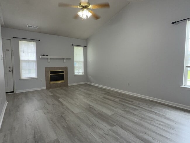 Building Photo - 996 W Pueblo Dr