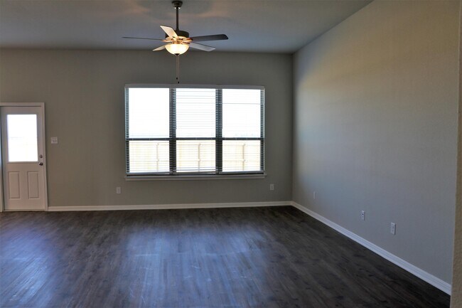 Foto del edificio - 1059 Aurora Grove Bend