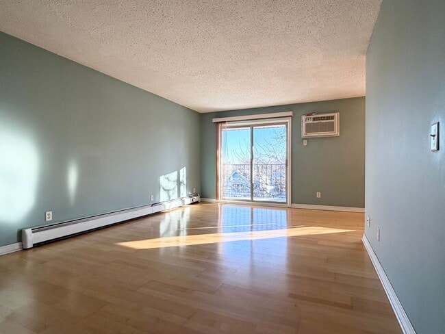 Building Photo - 1-bedroom Near Bde Maka Ska! Underground Parking & Balcony!