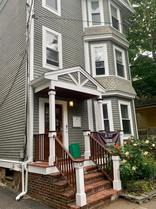 Building Photo - 128 Chestnut St
