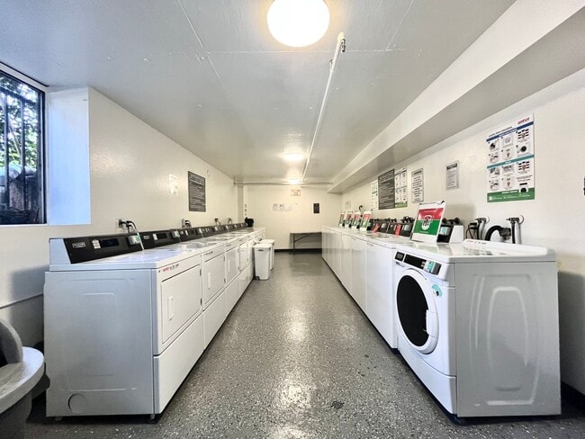 Building Photo - Perfectly situated 2 bedroom and 2 bathroom !