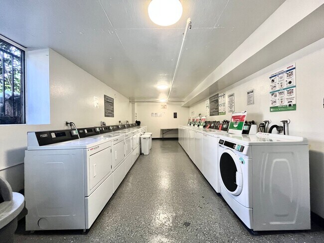 Foto del edificio - Perfectly situated 2 bedroom and 2 bathroom !