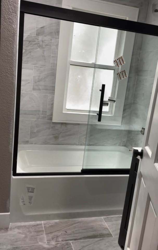 Baño - 615 4th Ave NE