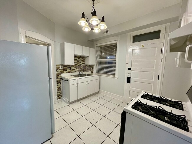 Foto del edificio - 1751 W Catalpa Ave