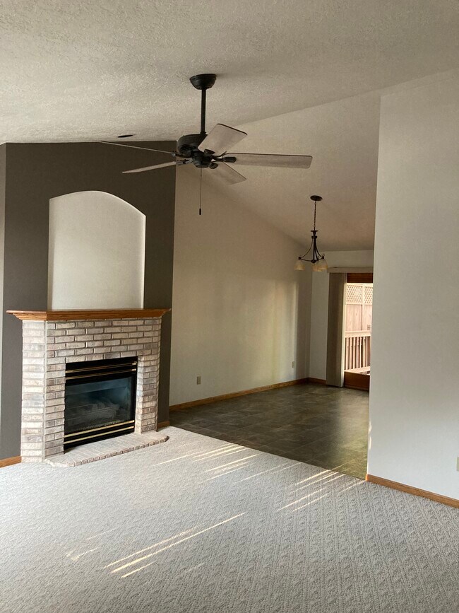 Sala de estar - 817 Thelosen Dr