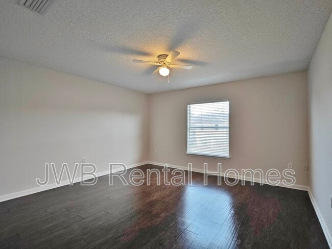 Building Photo - 8422 McGirts Village Ln