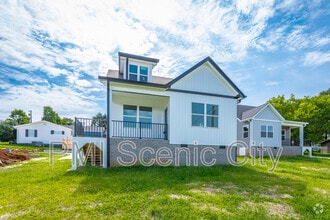 Building Photo - 2631 Rogers Dr SE