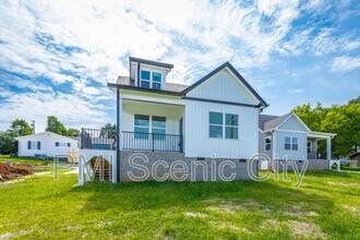 Building Photo - 2631 Rogers Dr SE