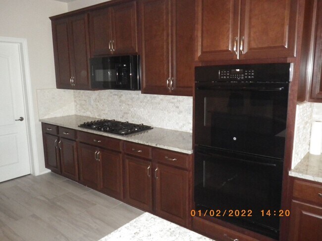 Foto del edificio - Beautiful 5 Bedroom House with City View