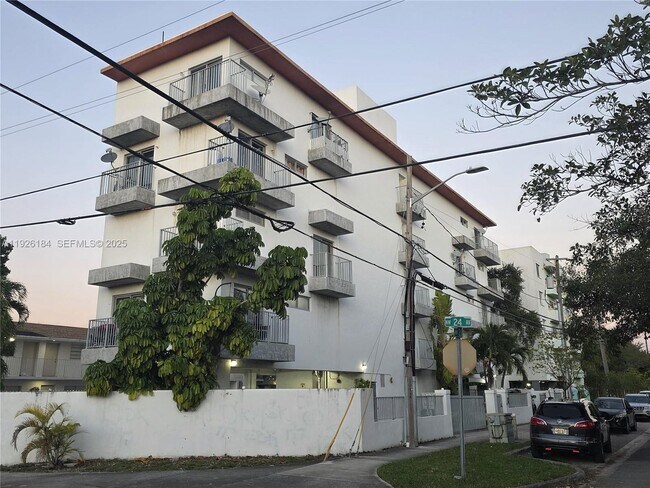 Foto del edificio - 2389 NW 26th St