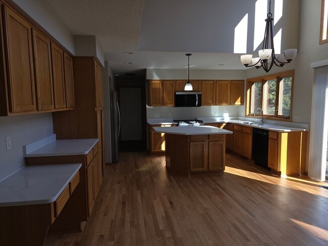 Building Photo - 22 Springbrook Bay