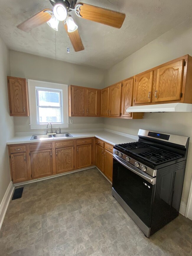 Foto del edificio - Updated 1 Bedroom Home with Garage