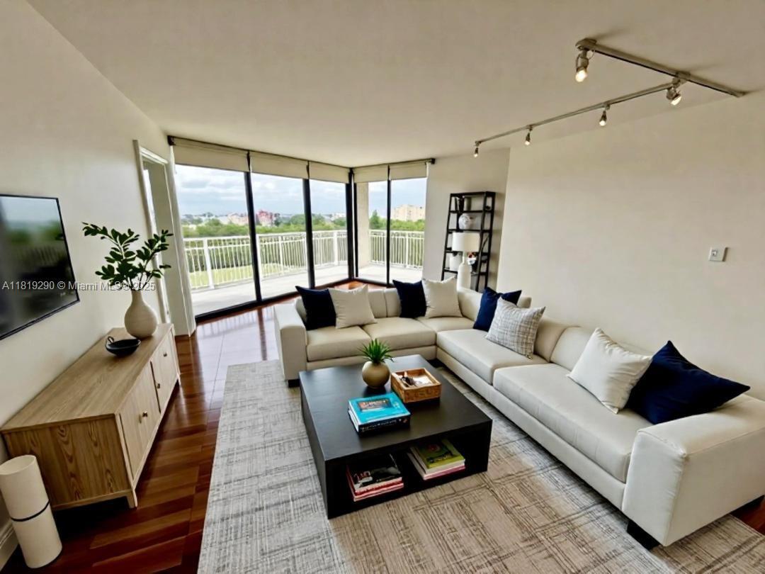 Foto principal - 1000 Quayside Terrace