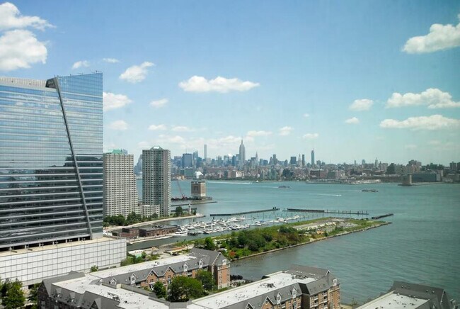 Foto del edificio - 388 Washington Blvd