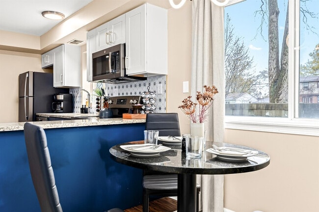 Building Photo - 18939 Sharon Ln