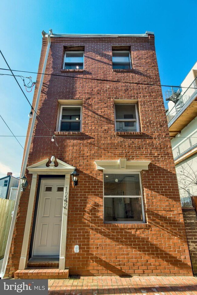 Building Photo - 1242 Orange St