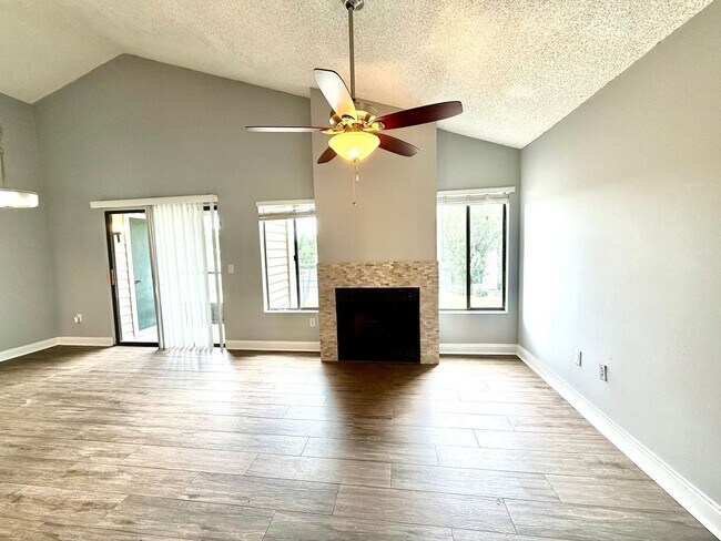 Building Photo - 549 Sun Ridge Pl
