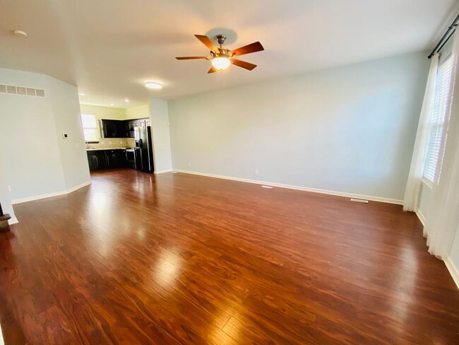 Building Photo - {12337} Spacious Stone Creek Village Townhouse + All Appliances Included + Lawn Care Included + 1...