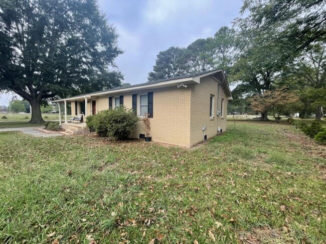 Building Photo - 305 Gough St